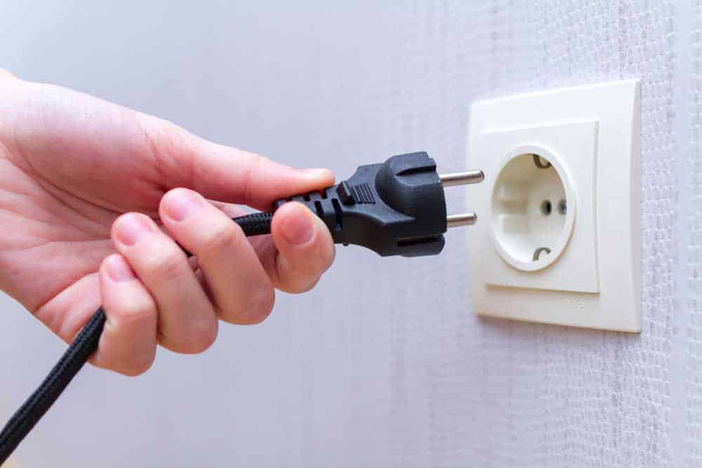 Unplugging cable